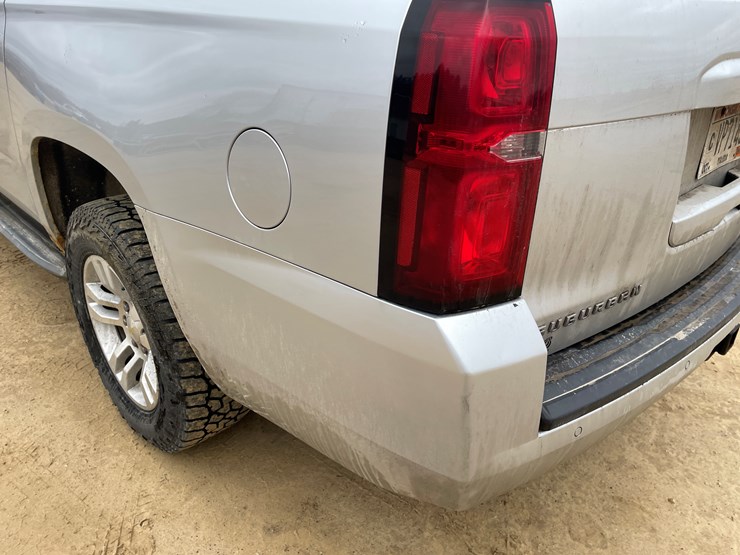 2015-chevrolet-suburban-image-25