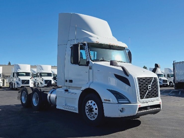 2020-volvo-vnr300-image-1