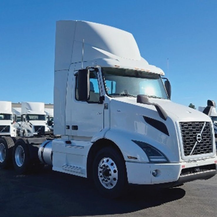 2020 VOLVO VNR300