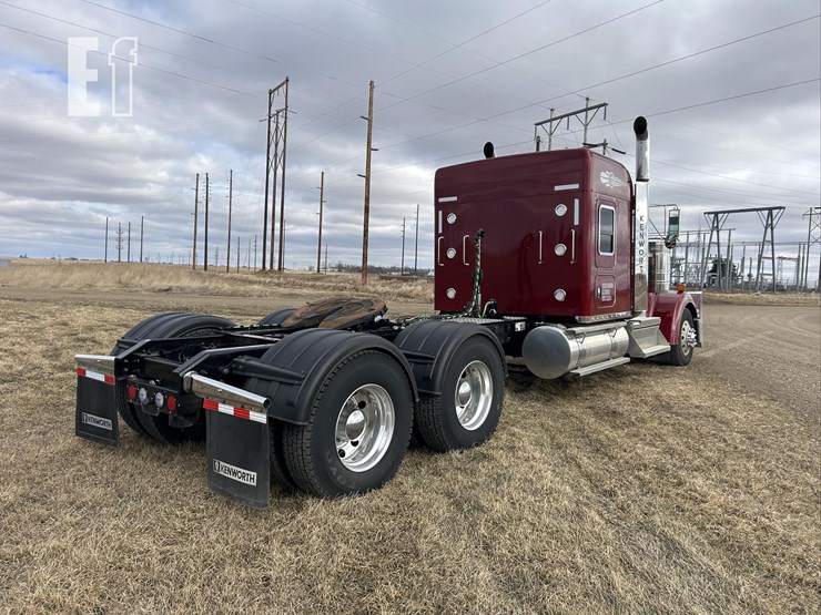 2025-kenworth-w900-image-6