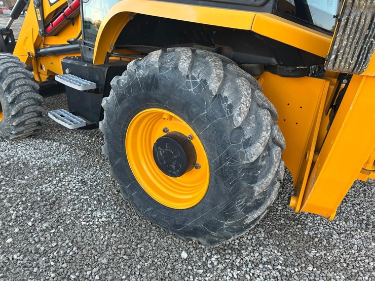 2021-jcb-3cx-image-17