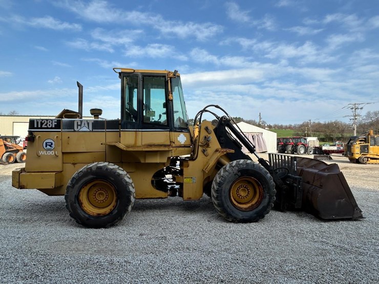 caterpillar-it28f-image-5