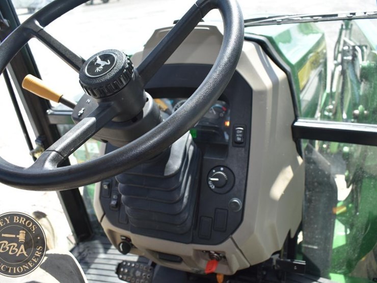 2014-john-deere-6140d-image-49