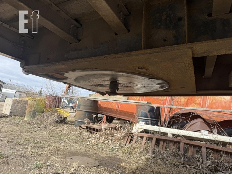 2013-2013-mov-hall-trailer-image-27