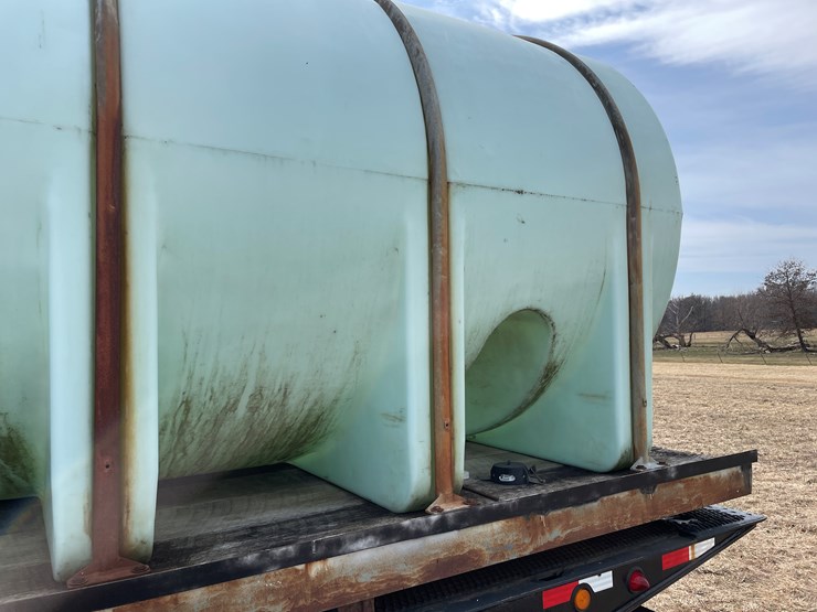 #212-•-900-gallon-poly-tank-on-heavy-duty-skid-image-7