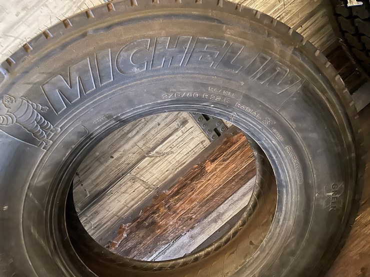 #10744-•-(2)-recapped-semi-tires-image-8