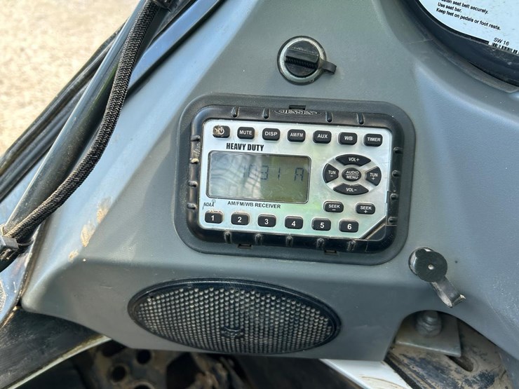 2022-bobcat-t770-image-21