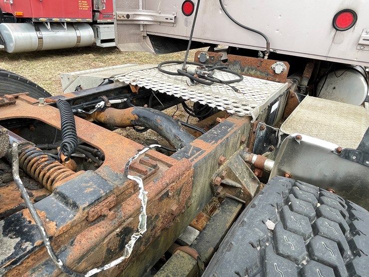 #128-•-2003-western-star-sleeper-cab-semi-tractor-(has-wi-title)-(non-runner)-image-41