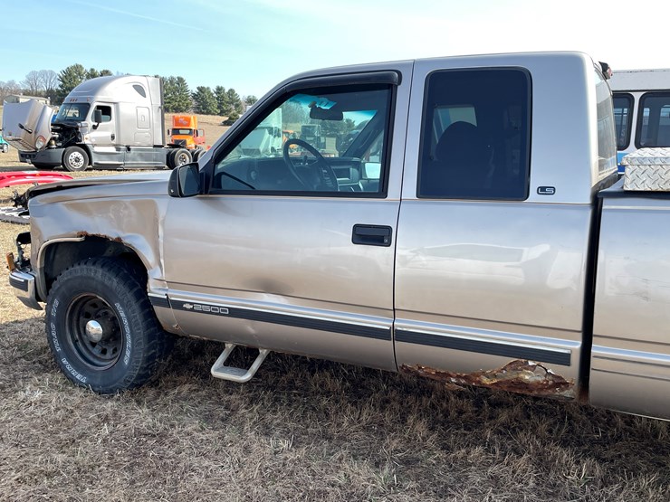 2000-chevrolet-2500-image-9