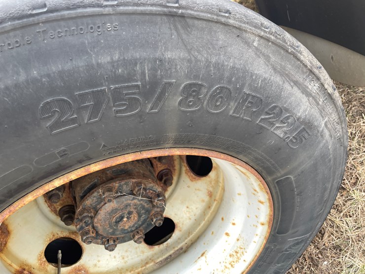 #123-•-2006-volvo-day-cab-semi-tractor-(has-wi-title)-image-36