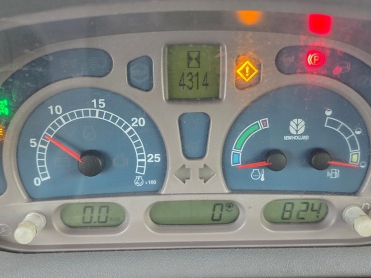 2006-new-holland-ts135a-image-73