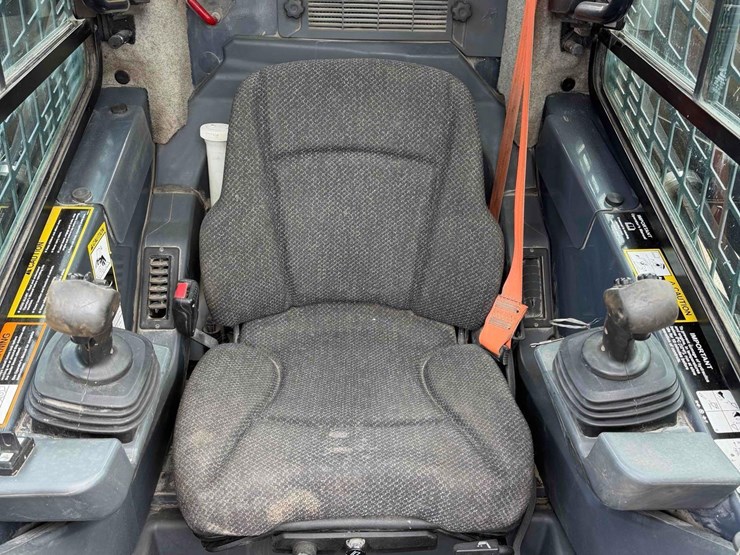 2018-deere-332g-image-14