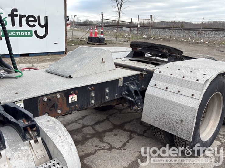 2018-peterbilt-579-image-71