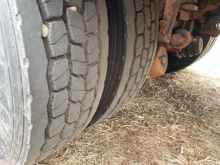 1989-peterbilt-379-image-52