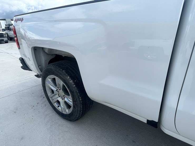 2017-chevrolet-1500-image-18