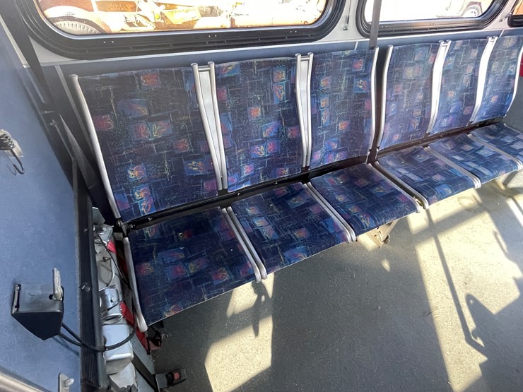 #166-•-2007-gillig-passenger-bus-(has-wi-title)-image-39