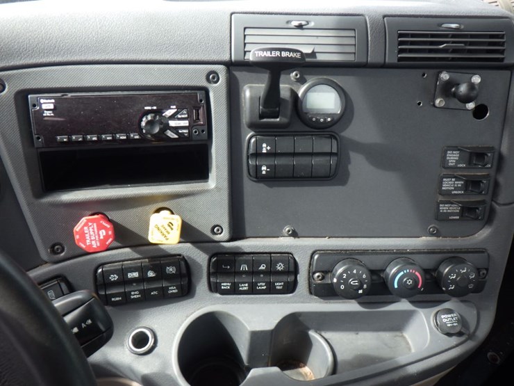 2018-freightliner-cascadia-125-image-18