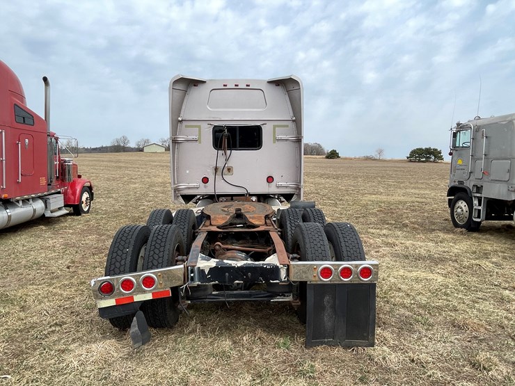 #128-•-2003-western-star-sleeper-cab-semi-tractor-(has-wi-title)-(non-runner)-image-6