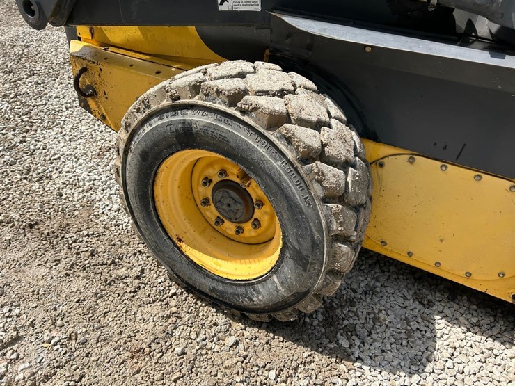 new-holland-l180-image-14