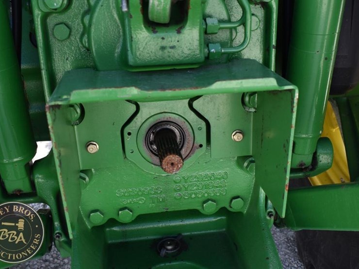 2014-john-deere-6140d-image-28