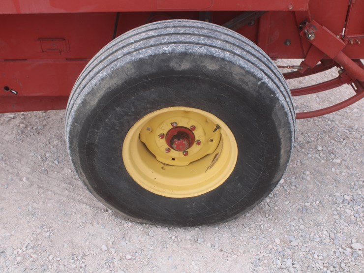 new-holland-580-image-36