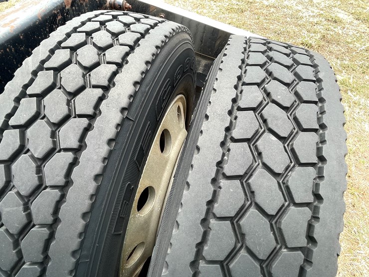 #128-•-2003-western-star-sleeper-cab-semi-tractor-(has-wi-title)-(non-runner)-image-30