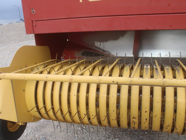 new-holland-580-image-13