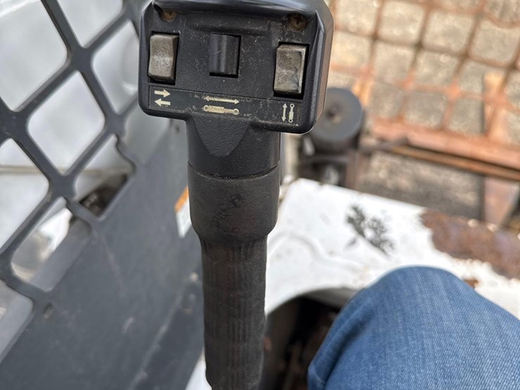 2007-bobcat-s250-image-23