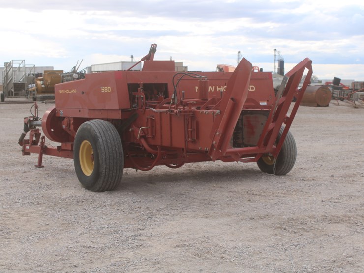 new-holland-580-image-6