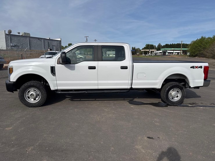2018-ford-f250-xl-image-2
