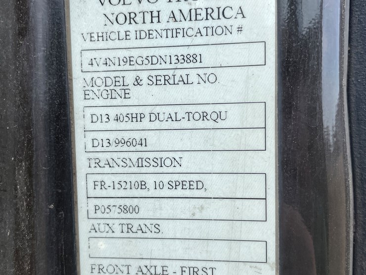 #115-•-2013-volvo-single-axle-day-cab-semi-tractor-(has-wi-title)-image-78