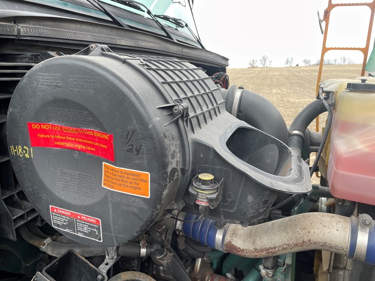 #110-•-2014-volvo-car-hauler-semi-and-trailer-(has-wi-title)-image-85