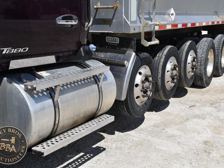 2019-kenworth-t880-image-16