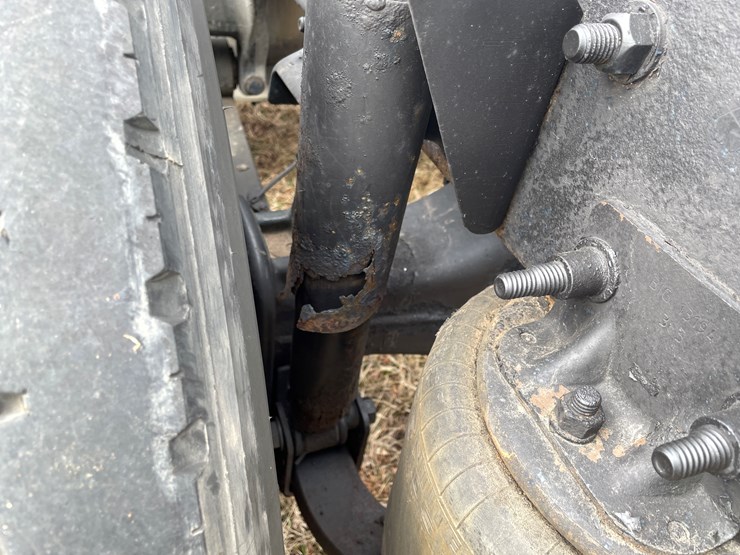 #104-•-2016-freightliner-cascade-evolution-sleeper-cab-semi-tractor-(has-wi-title)-image-36