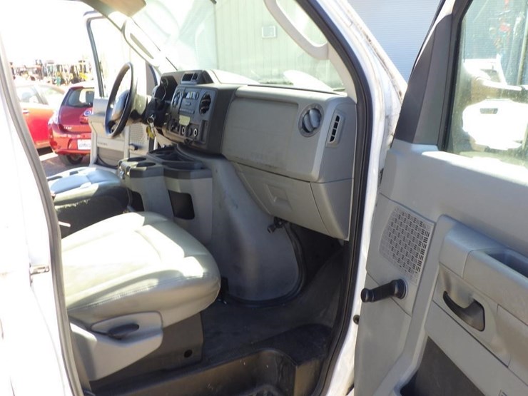 2009-ford-econoline-350-image-7