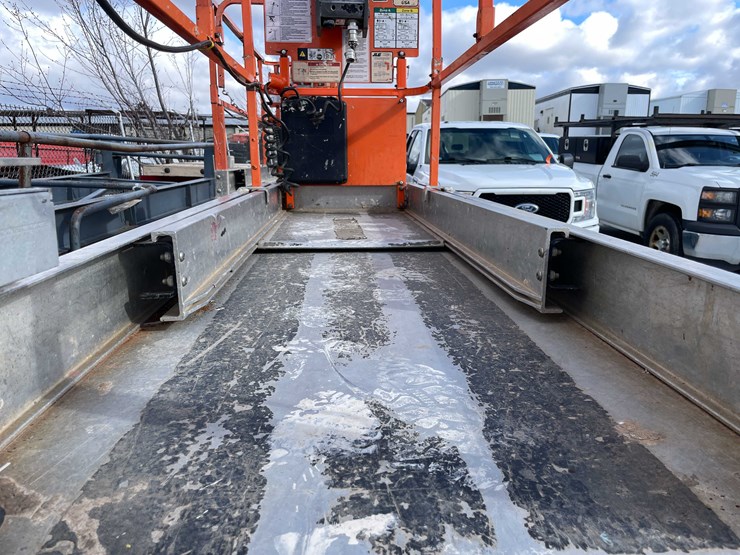 2014-jlg-2630es-image-22