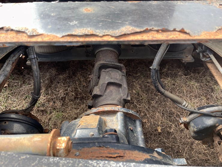 #122-•-2009-volvo-day-cab-semi-tractor-(has-wi-title)-image-39