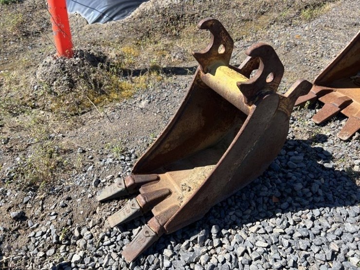 john-deere-12-image-1