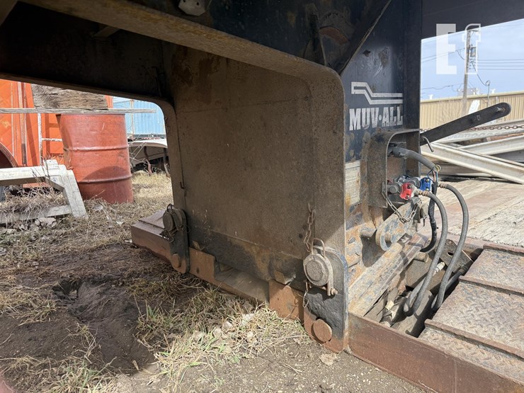 2013-2013-mov-hall-trailer-image-28