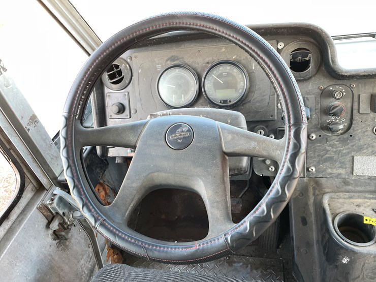 #164-•-2005-freightliner-box-truck-(has-wi-title)-image-12