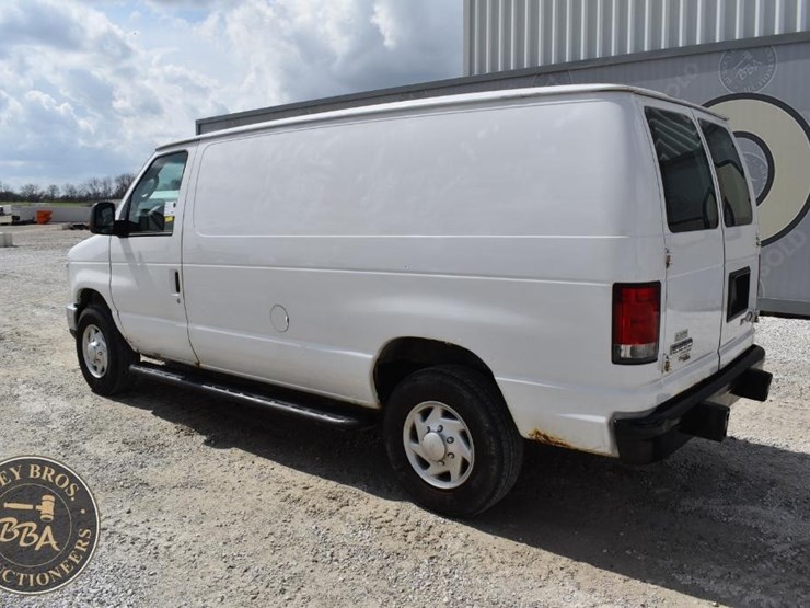 2014-ford-e250-image-3