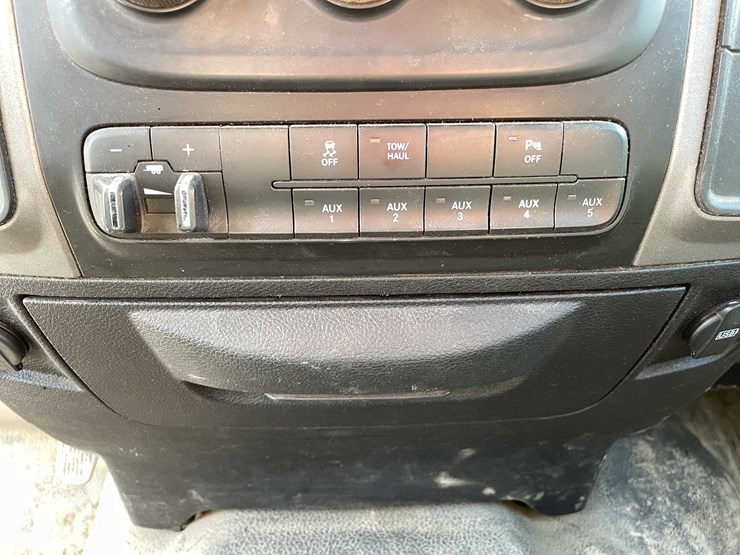 2015-dodge-2500-image-80