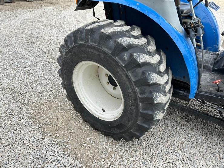 new-holland-boomer-40-image-13