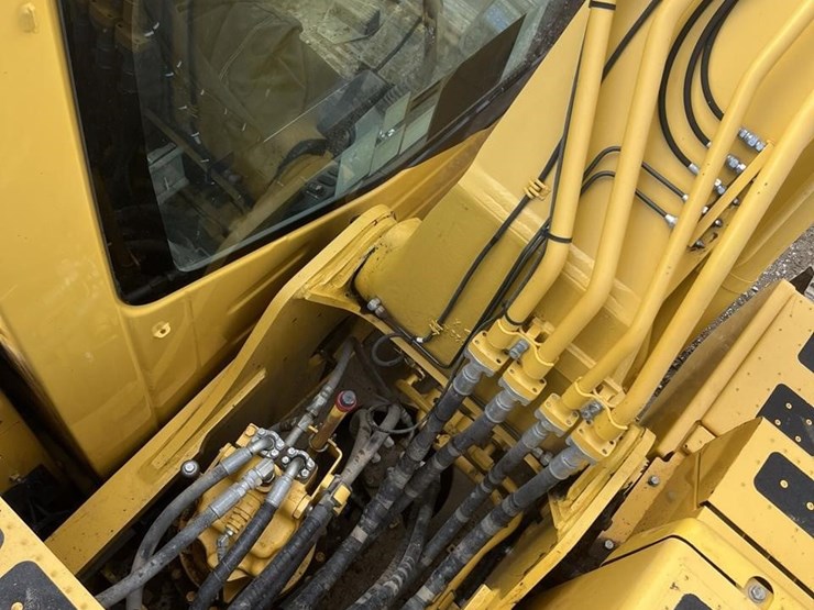 2018-komatsu-pc210-lc-11-image-22