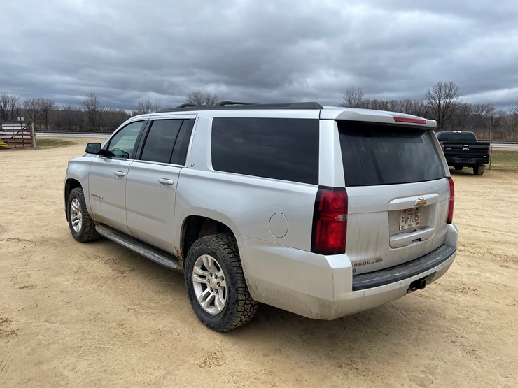 2015-chevrolet-suburban-image-7