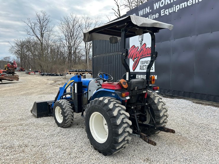 new-holland-boomer-40-image-2