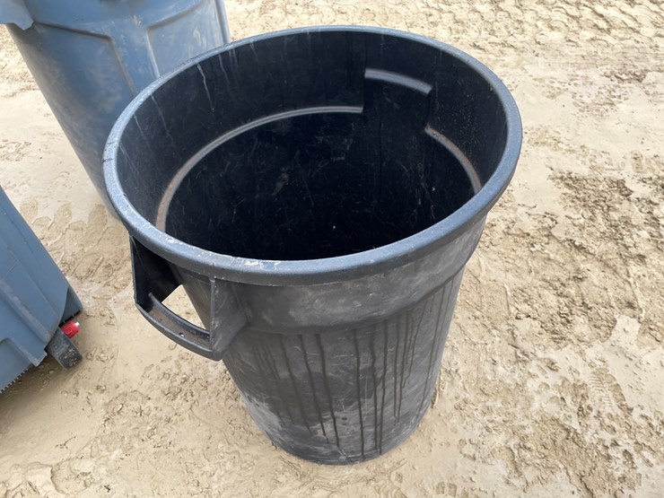#3947-•-(3)-poly-trash-barrels-image-10