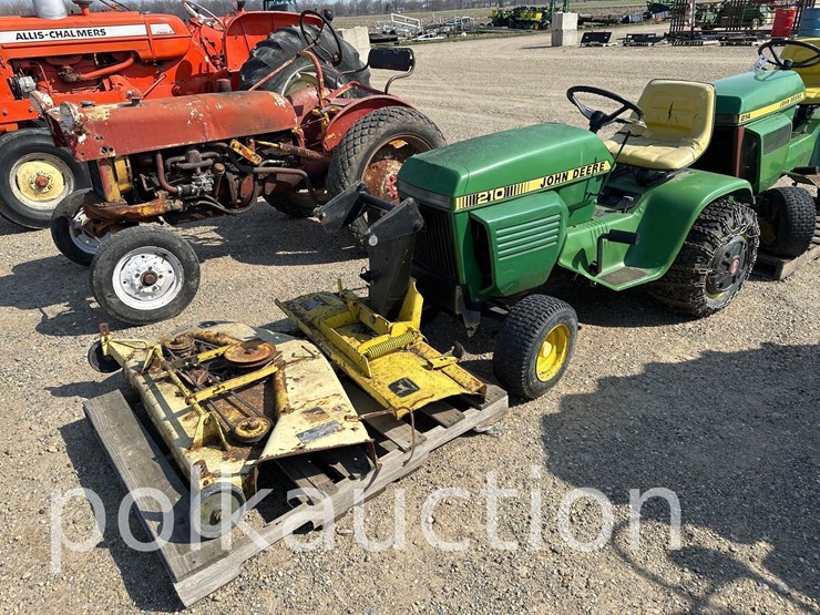john-deere-210-image-1
