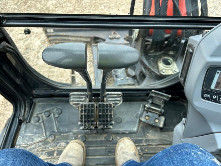 2016-kubota-kx040-4-image-19