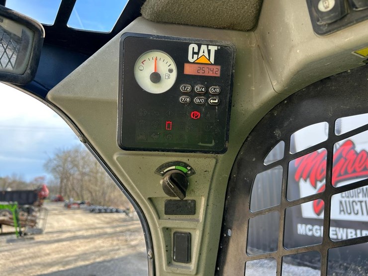 2015-caterpillar-259d-image-21